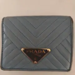 プラダ　財布　キルティング　ブルー　折財布
