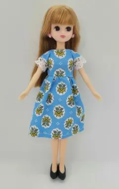 ハンドメイド　リカちゃん　服　短めワンピース　水色　花柄