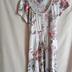 LAURA ASHLEY 花柄 半袖 ひざ丈ワンピースのサムネイル