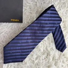 【激レア 極美品】フェンディ　ネクタイ　ズッカ柄　FF柄　ロゴ　ストライプ　紺色