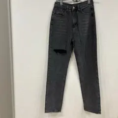 ダメージストレートデニム