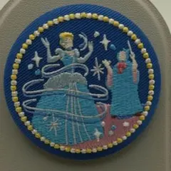 ディズニー 刺繍缶バッジ2 シンデレラ - メルカリ