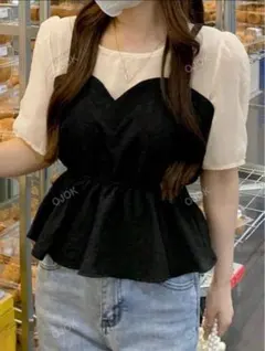 ハート型ネックラインのペプラムトップス