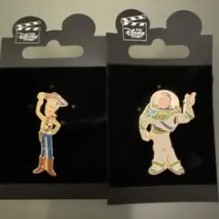 ④ディズニーストア ウッディ バズ・ライトイヤー ピンバッジ 2個セット