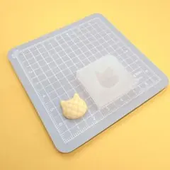 No.54 ねこメロンパン 【シリコンモールド レジン 粘土 ハンドメイド】