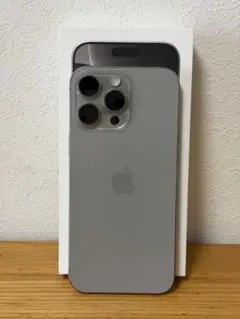 超美品　iPhone16promaxナチュラルチタニウム256GB SIMフリー