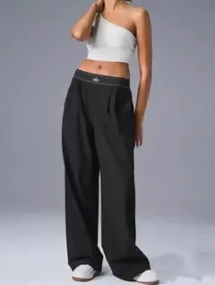 Alo Yoga スーツアップパンツ
