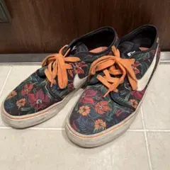 Nike フラワーパターン スニーカー