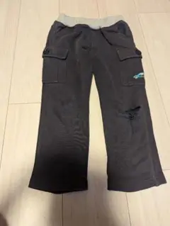 ミキハウス　ダークグレー カーゴパンツ 破れあり