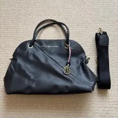 TOMMY HILFIGER ブラックショルダーバッグ