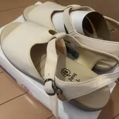 新品 パンジー ホワイト ベージュ　Lサイズ　新品