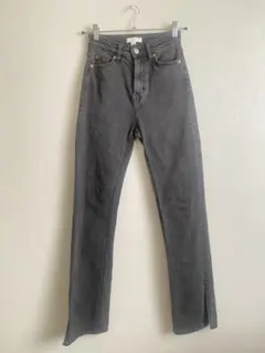 ハイウエストグレーデニム スリット入り