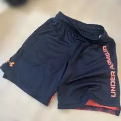 UNDER ARMOUR ハーフパンツ 黒/赤