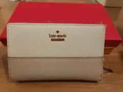 kate spade 二つ折り財布 ホワイト　ベージュ　バイカラー