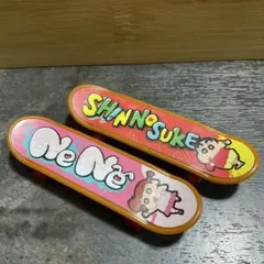 すき家　クレヨンしんちゃん　指スケボー　ミニスケボー　２点セット m3