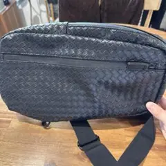黒 合成皮革 ボディバッグ