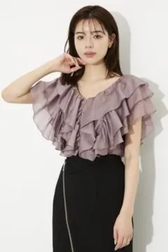 新品タグ付き　rienda ボリュームフリルVネックブラウス