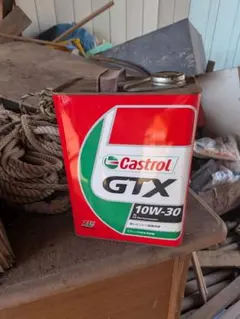 Castrol GTX 10W-30 エンジンオイルのサムネイル
