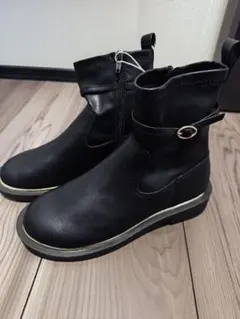 zara キッズブラック ジッパー付きブーツ