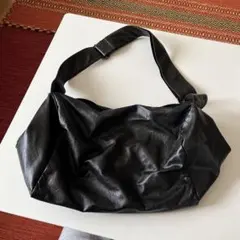 ブラック ショルダーバッグ