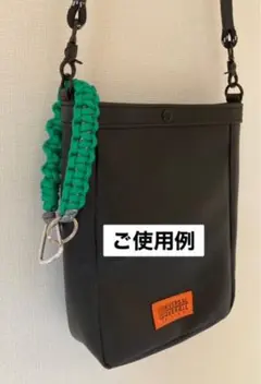 パラコード　キーホルダー　ハンドメイド品　グリーン　グレー