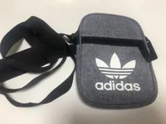 adidas　ミニショルダーバッグ　ポシェット