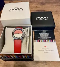 noon copenhagen 腕時計 レッドのサムネイル