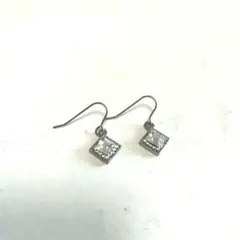 スクエアピアス