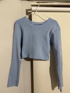 リブ編みライトブルークロップドセーター