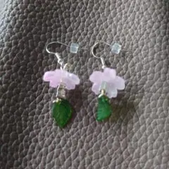 桜と葉のハンドメイドピアス