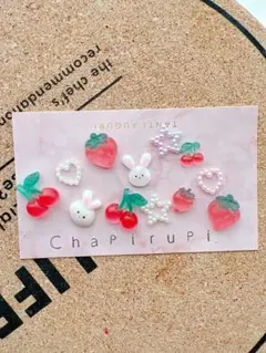 いちごとウサギのネイルパーツ 12個入り