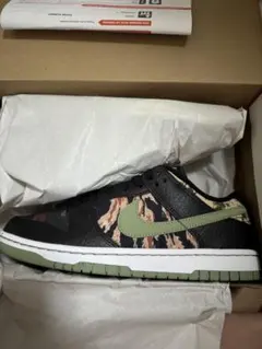 NIKE DUNK LOW SE ブラック/グリーン 8.5 カモブラック