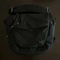 美品　ARC'TERYX MISTRAL ショルダーバッグ ブラック 廃盤のサムネイル
