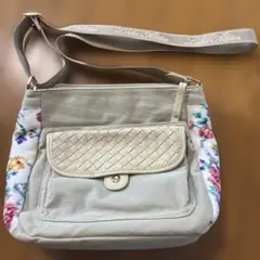 お値下げしています。レイクアルスターフラワー刺繍ショルダーバッグのサムネイル