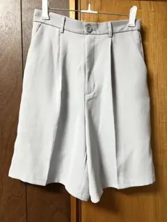 【美品】GUライトグレー プリーツ ハーフパンツセンタープレツ