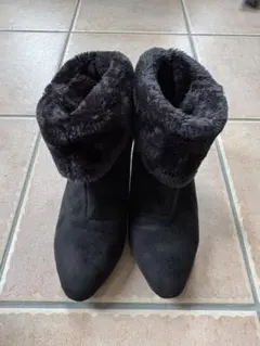 ファー付きブラックスエードショートブーツ