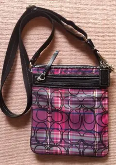 COACH ピンク系チェック柄ショルダーバッグ