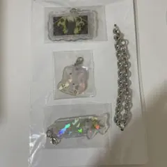 ツイステ　マレウス　チェーン付きホログラムアクリルチャーム　プラチナジャケット