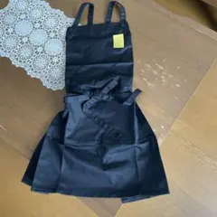黒いシンプルエプロン