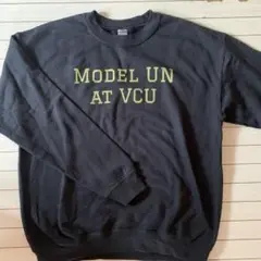 ⭐︎下北沢購入　GILDAN ブラックトレーナー MODEL UN AT VCU