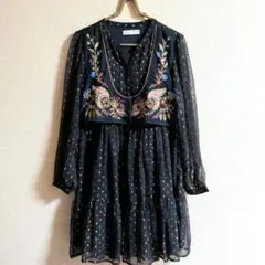 ❤️ZARA❤️ミニワンピース胸元鮮やか刺繍　透け素材　インナー付き