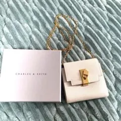 チャールズアンドキース　ミニ財布　チェーンショルダー付き