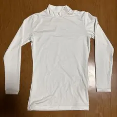 ホワイトタートルネック長袖インナー
