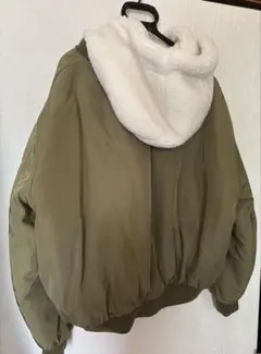 ボアフード付きオリーブグリーンジャンパー(リバーシブル)