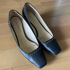 ファビオルスコリーニ スクエアトウスタッズパンプス