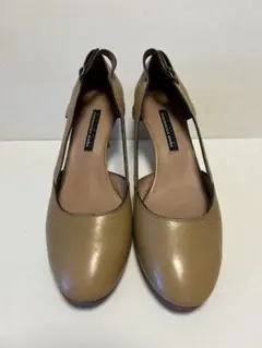 新品* Worksベージュ ストラップ付き ヒール（5㎝）パンプスのサムネイル