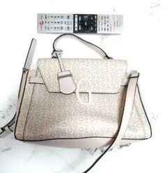 GUESS ショルダーバッグ ベージュ ロゴパターン