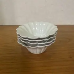 【美品】宮田竜司　輪花小鉢 4点セット 白磁　磁器 鉢 美品】宮田竜司 輪花小鉢 4点セット 白磁 磁器 鉢 - メルカリ