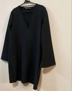 美品　ZARA ブラック Vネック フレアスリーブシンプルチュニックSのサムネイル