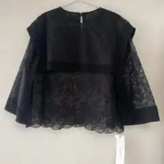 美品】 ADORE 長袖ブラウス 袖フリル風 38 ブラック 無地 - メルカリ